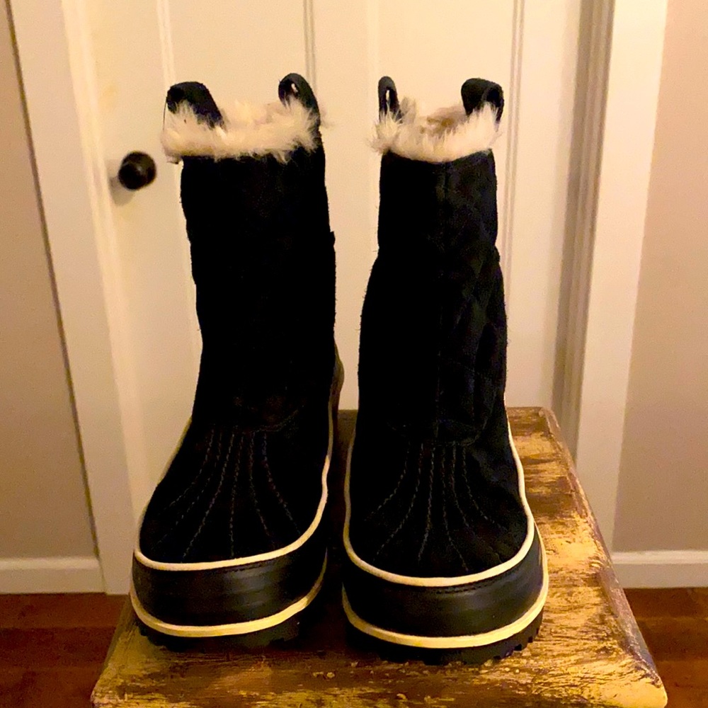 Sorel snow boots previously owned Size 9